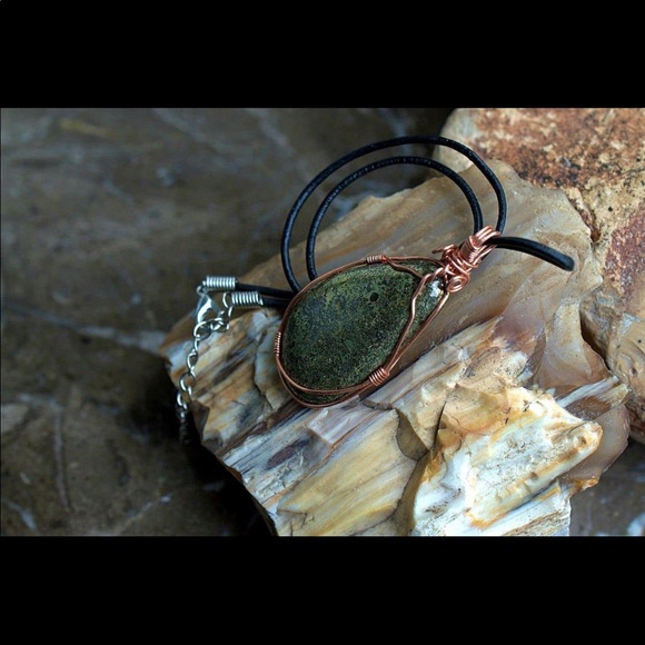 OOAK wire wrapped genuine Apache gold pendant necklace - Picture 4 of 4